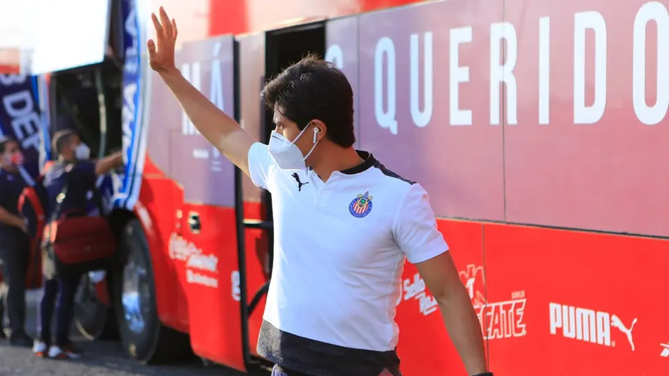 JJ Macías se despidió de sus compañeros de Chivas previo a emprender su viaje a España