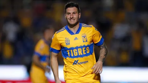 André-Pierre Gignac presumió foto con Christian Nodal