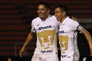 VIDEO: Aspersor se encendió en pleno Correcaminos vs Pumas Tabasco