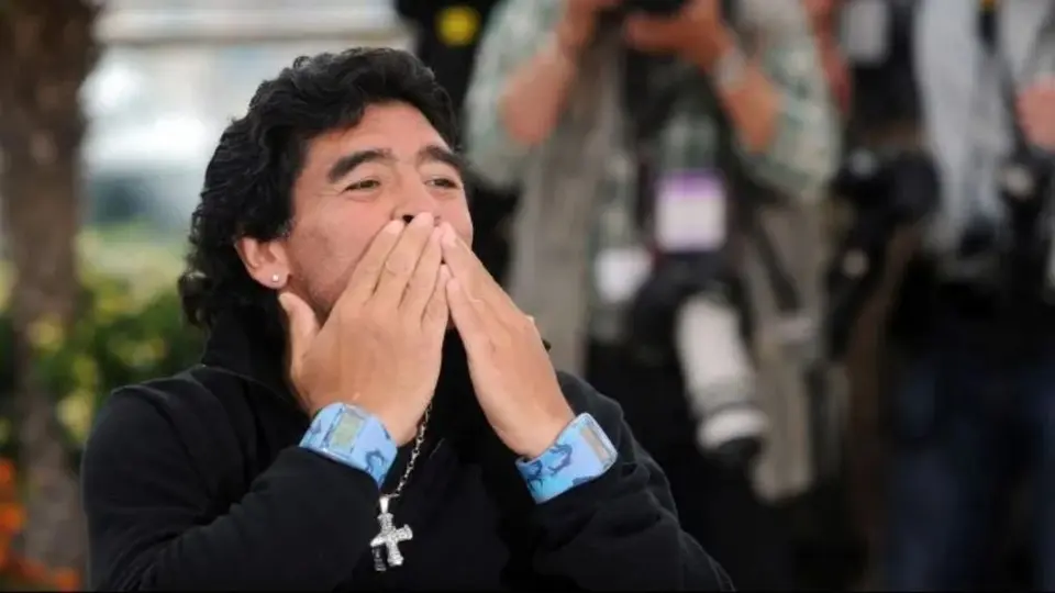 Maradona: Mundo del futbol recuerda al Pelusa a un año de su muerte