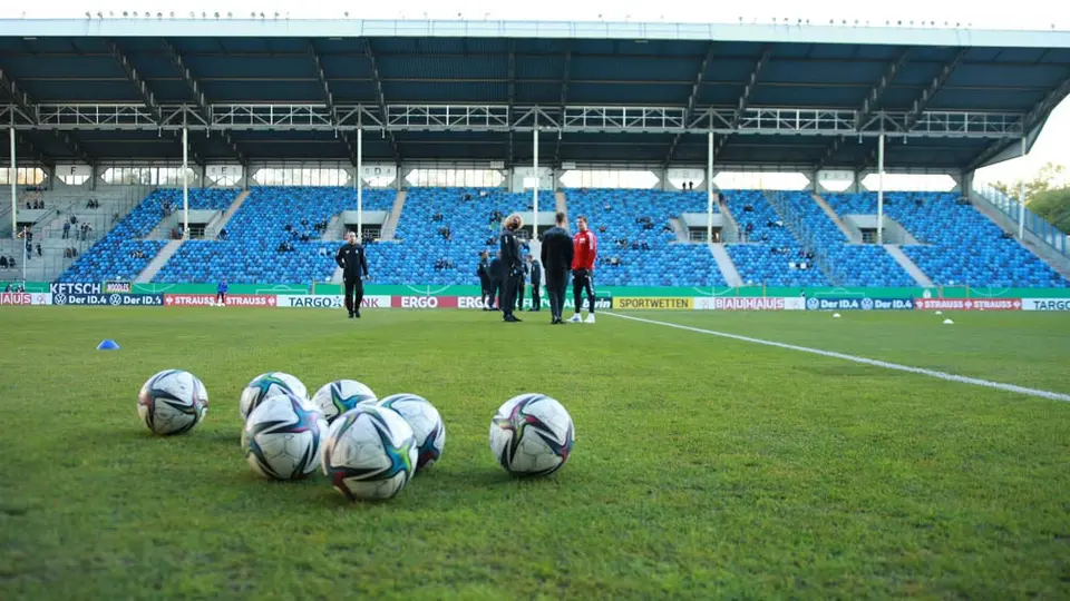UEFA sancionó con cierre parcial el estadio del Unión Berlín por incidentes racistas