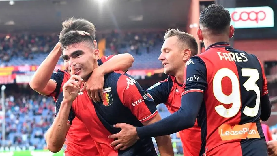 Johan Vásquez rescató el empate entre Genoa y Sassuolo tras un gol de último minuto