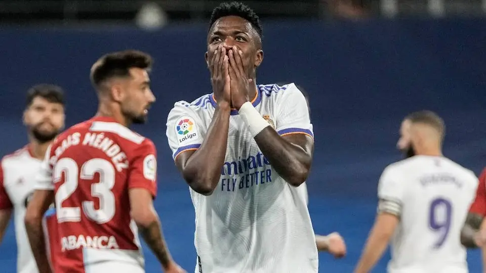 Real Madrid: Vinicius Jr tendría romance con Kenia Os