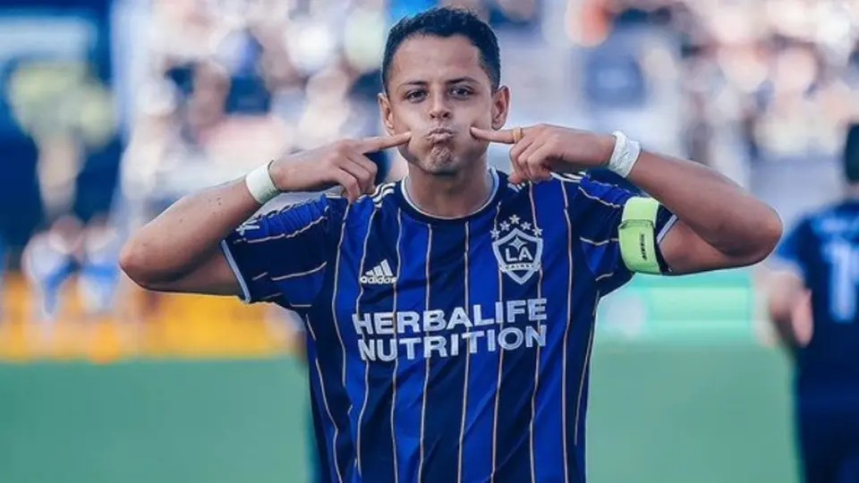 Chicharito Hernández, con la misión de vencer a Pablo Sisniega en el Clásico de El Tráfico