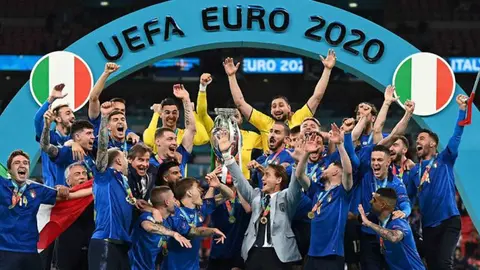 FIFA, con el objetivo de que la Eurocopa y Copa América se jueguen cada dos años