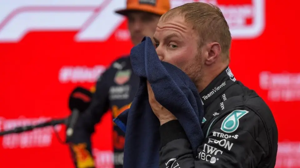 Valtteri Bottas explotó en contra de su equipo: '¿Por qué mier.. no me escuchan?'