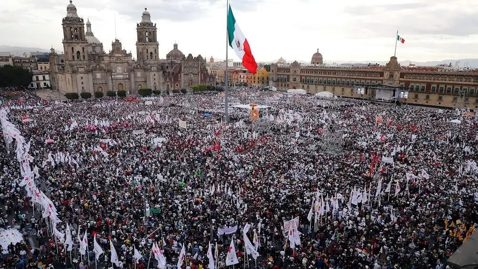AMLO abarrotó el Zócalo con 150 mil personas en su tercer informe de gobierno