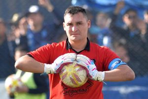 Arquero fue expulsado por orinar durante un partido en Ecuador