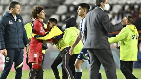 América: Aficionados de las Águilas invadieron cancha del Hidalgo tras juego vs Pachuca