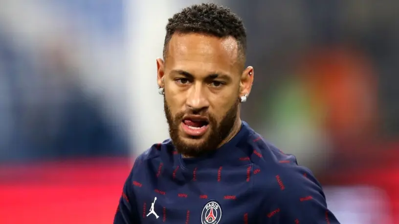 Neymar: 'Tienen que cobrarme por lo que hago dentro de la cancha, no fuera'