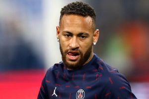 Neymar: 'Tienen que cobrarme por lo que hago dentro de la cancha, no fuera'