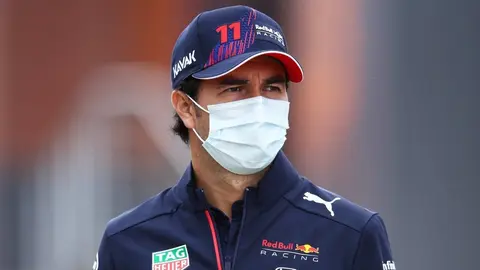 Checo Pérez, multado con 23 mil pesos por exceso de velocidad en zona de pits