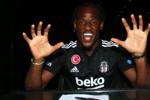Video: Besiktas presentó a Michy Batshuayi al 'estilo Batman'