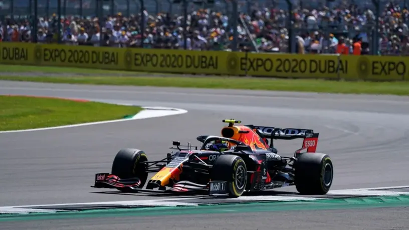 Checo Pérez: Arrancará último en el GP de Gran Bretaña tras grave error