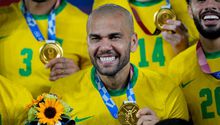 Dani Alves: Consiguió su título 44 al haber ganado la medalla de oro en Tokio 2020