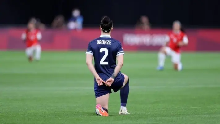 Lucy Bronze se suma a protesta contra la FIFA y Gianni Infantino: "Ya basta"