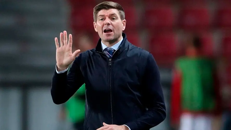 Steven Gerrard sobre abucheo a Glen Kamara: 'Deben castigar seriamente a los racistas'