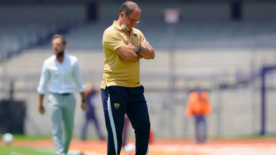 Lillini: 'Pedí a la directiva un defensa titular mexicano para remplazar a Johan; es difícil'