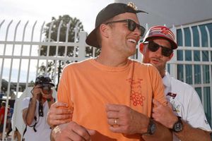 Brady: Arrepentido de lanzar el trofeo Vince Lombardi durante desfile de botes del Super Bowl