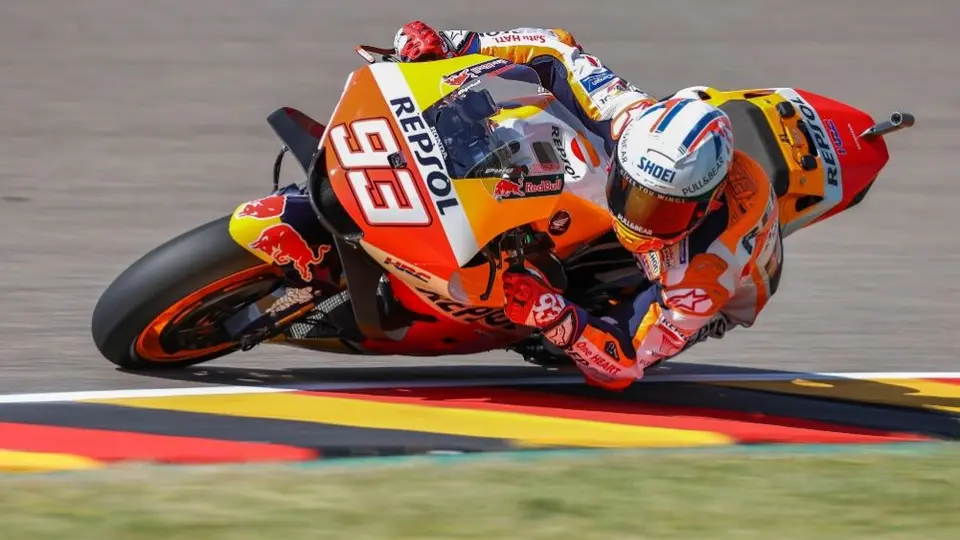 Video: Marc Márquez sufrió aparatoso accidente en el entrenamiento del GP de Holanda