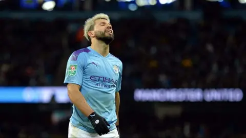 Kun Agüero gastó 2.8 millones de pesos en relojes para trabajadores del City