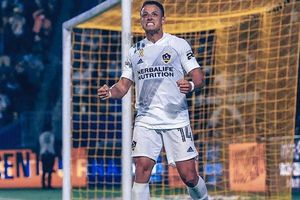 Chicharito Hernández: Publicó fotos autodenominándose 'Chichatronco'