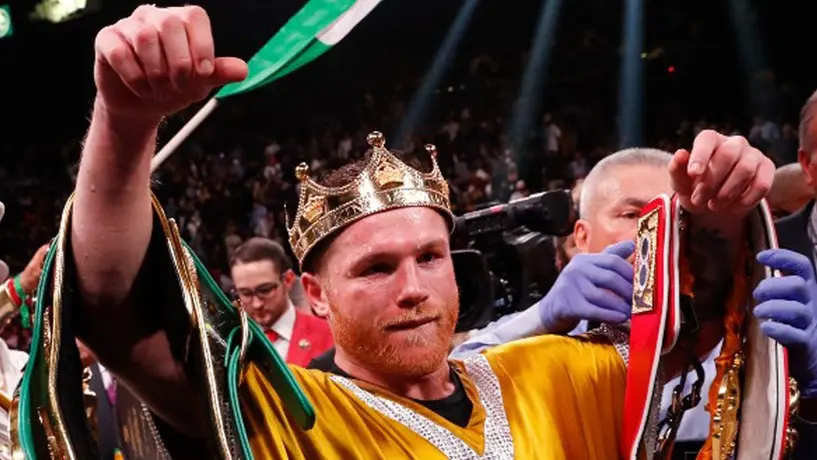 Canelo Álvarez y su familia acaparan portada de prestigiosa revista y 'presumen' su navidad