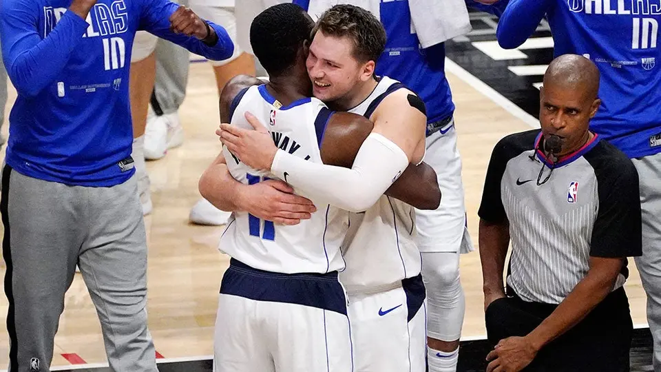 Playoffs NBA: Mavericks acarician pase tras superar en Juego 5 a Clippers