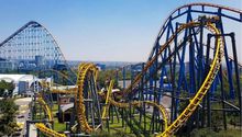 Detienen a dos jóvenes en la entrada de Six Flags que portaban una subametralladora