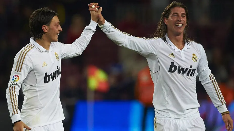 Özil sobre Sergio Ramos: "Se va la mayor leyenda de la historia del Real Madrid"