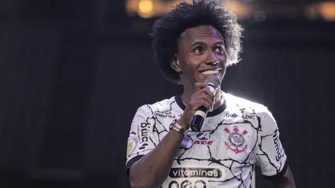 Corinthians: Willian protagonizó emotivo reencuentro con su padre en la llegada al club