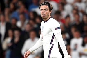 Video: Jack Grealish le obsequió sus botines a un niño tras perder la Final de la Euro