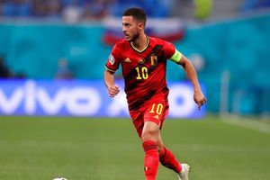 Yaya Touré elogió a Hazard por la forma en la que usa su trasero para jugar