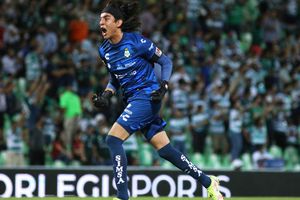 Carlos Acevedo: Lució tenis de 'Richard Tex Tex', personaje de los Supercampeones