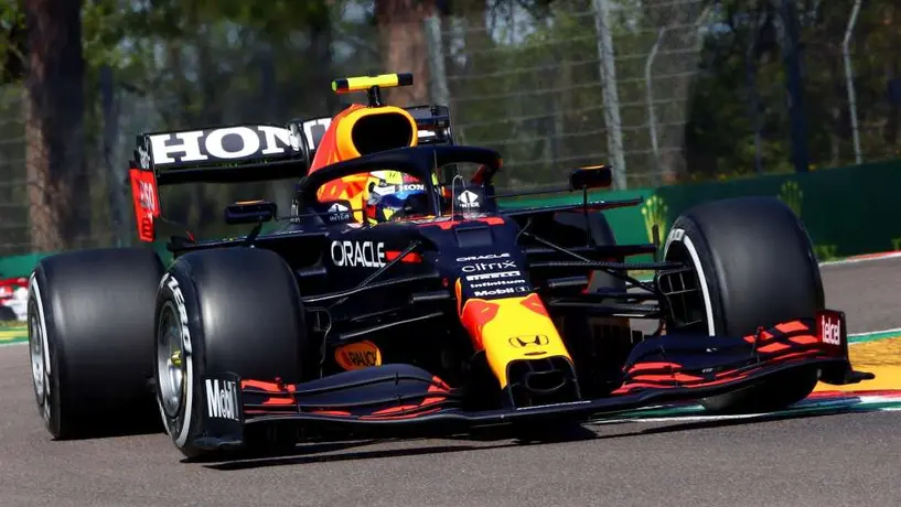 Checo Pérez: Protagonizó choque con Esteban Ocon en la P1 del GP Emilia Romaña