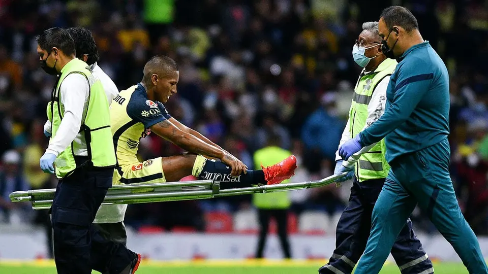 América: Pedro Aquino abandonó el campo por lesión en duelo contra Tigres