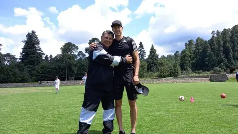 Formar nuevos jugadores, el objetivo del papá de Diego y Mauro Lainez
