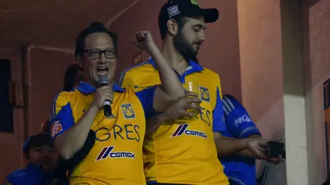 Rob Schneider: Ofertó 2 mil dólares por playera de Tigres autografiada