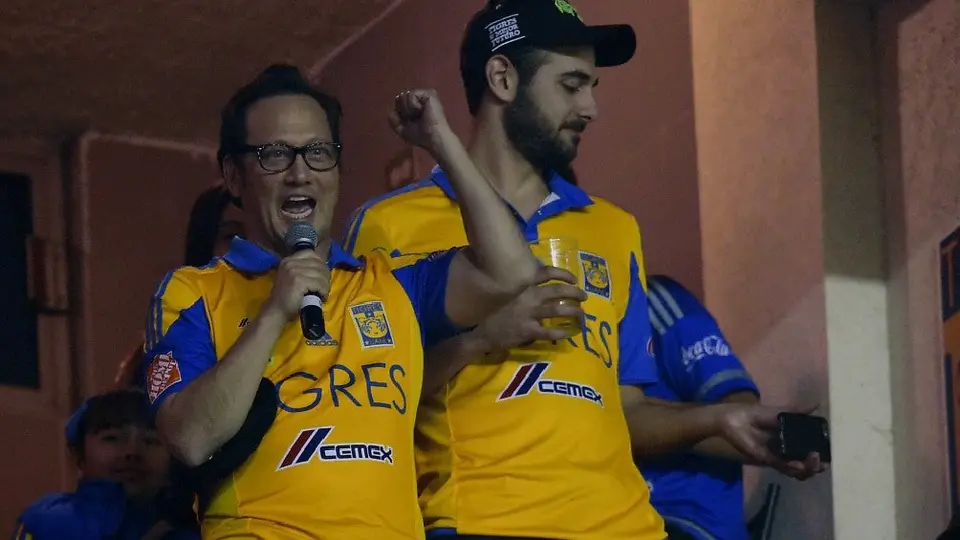 Rob Schneider: Ofertó 2 mil dólares por playera de Tigres autografiada