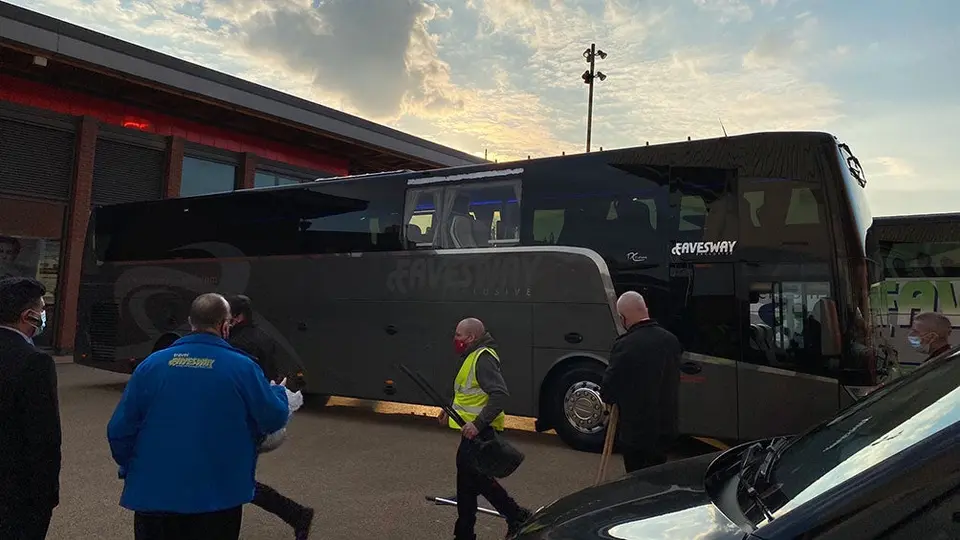 Real Madrid: Autobús merengue, dañado por aficionados del Liverpool