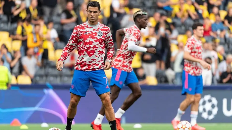 Cristiano Ronaldo regaló su playera a guardia de seguridad a la que dio balonazo