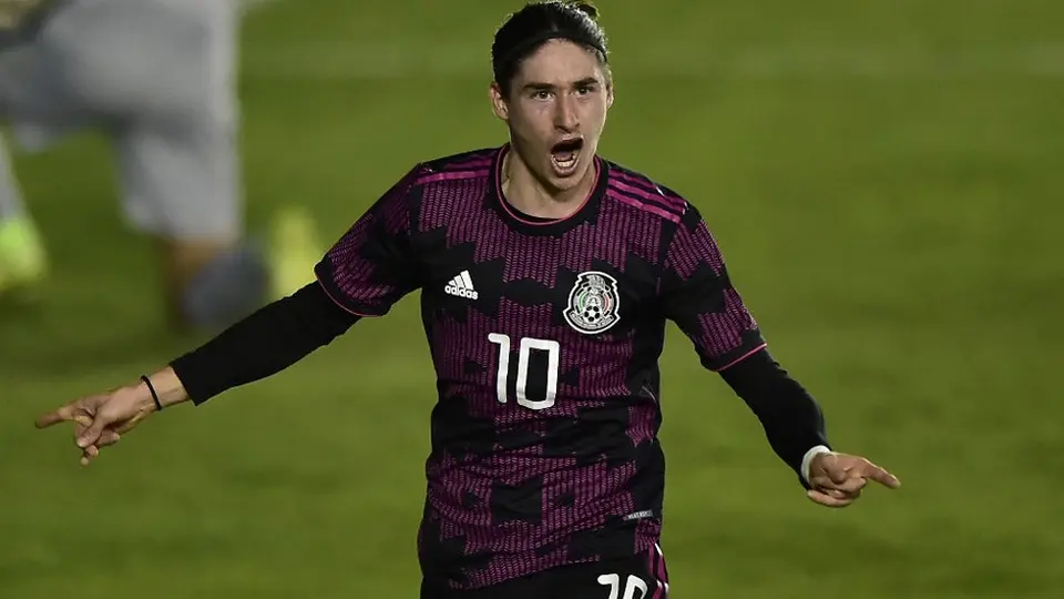 Selección Mexicana: Marcelo Flores se luce con ruleta y asistencia en práctica del Tri