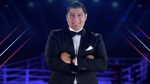 Zar Aguilar: Imitador de narrador sorprendió al igualar su estilo de voz