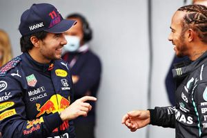 Lewis Hamilton: 'Checo Pérez y Max Verstappen harán que sea difícil'