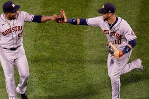 MLB Playoffs: Astros repite dosis en Boston y está a un triunfo de la Serie Mundial