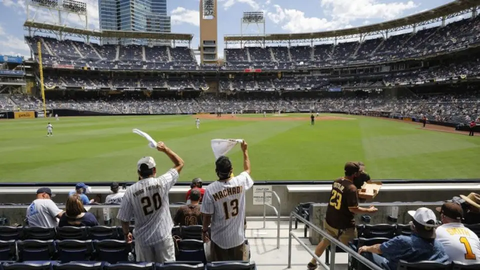 MLB: Mueren una mujer y su hijo al caer de una tribuna del Petco Park