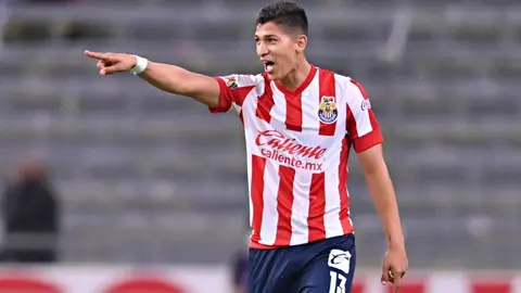 Chivas: ¿Por qué Ángel Zaldívar rifó un kit del club para brigadistas?