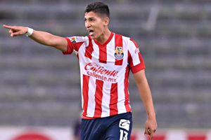 Chivas: ¿Por qué Ángel Zaldívar rifó un kit del club para brigadistas?