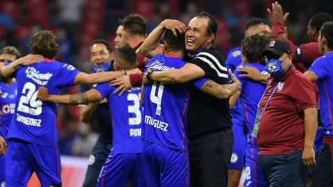 Víctor Velázquez: 'Era urgente la Novena, se nos alejaban América, Chivas y Toluca'