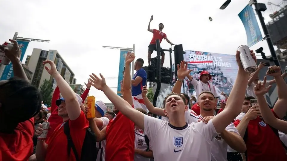Eurocopa: Disturbios y aglomeraciones a las afueras de Wembley previo a la Final